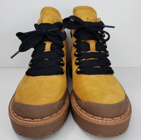 Marc Fisher LTD CLcairy Tan/Yellow Suede Lace up Hiking Outdoor Boots Sz 9.5M - Picture 2 of 10